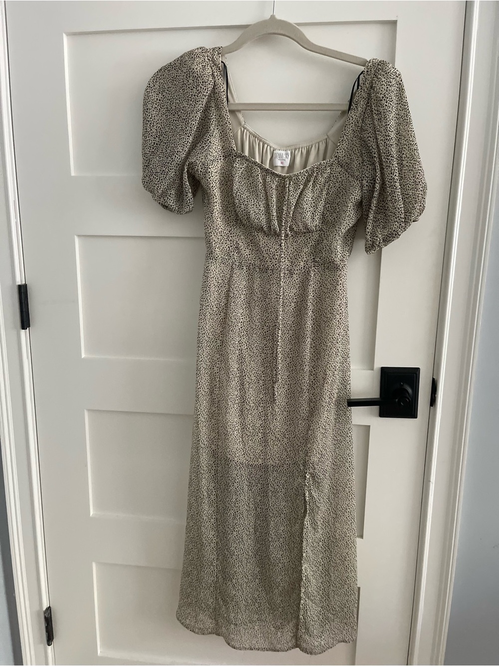 Sienna sky Neutral Puff-Sleeve Midi Dress with Tie Front and cut leg size XS
